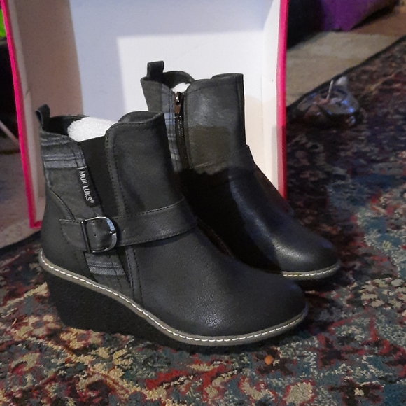 Booties - Picture 2 of 5